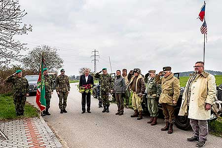 Pietní akt na počest spojeneckého pilota poručíka Billa Preddyho, Záluží 13.4.2019, foto: Lubor Mrázek