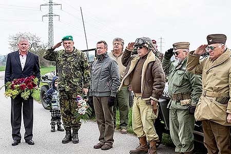 Pietní akt na počest spojeneckého pilota poručíka Billa Preddyho, Záluží 13.4.2019, foto: Lubor Mrázek