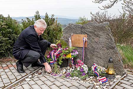 Pietní akt na počest spojeneckého pilota poručíka Billa Preddyho, Záluží 13.4.2019, foto: Lubor Mrázek