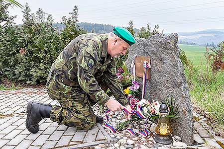 Pietní akt na počest spojeneckého pilota poručíka Billa Preddyho, Záluží 13.4.2019, foto: Lubor Mrázek