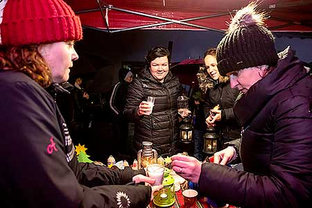 Zpívání u vánočního stromu 21.12.2019, foto: Lubor Mrázek