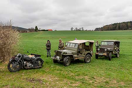 Pietní akt na počest spojeneckého pilota poručíka Billa Preddyho v Záluží 16.4.2022, foto: Lubor Mrázek