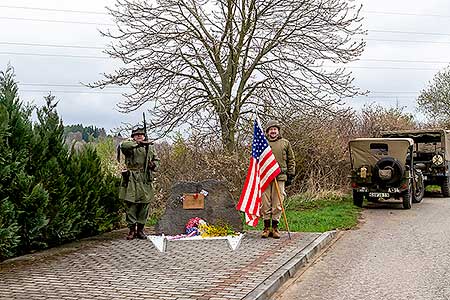 Pietní akt na počest spojeneckého pilota poručíka Billa Preddyho v Záluží 16.4.2022, foto: Lubor Mrázek