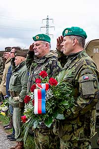 Pietní akt na počest spojeneckého pilota poručíka Billa Preddyho v Záluží 16.4.2022, foto: Lubor Mrázek