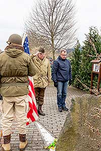 Pietní akt na počest spojeneckého pilota poručíka Billa Preddyho v Záluží 16.4.2022, foto: Lubor Mrázek