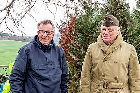 Pietní akt na počest spojeneckého pilota poručíka Billa Preddyho v Záluží 16.4.2022, foto: Lubor Mrázek