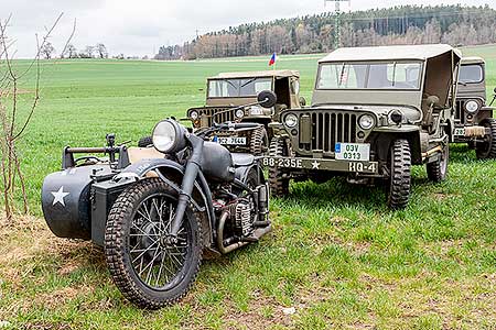 Pietní akt na počest spojeneckého pilota poručíka Billa Preddyho v Záluží 16.4.2022, foto: Lubor Mrázek