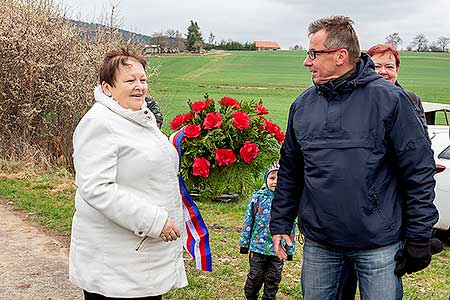 Pietní akt na počest spojeneckého pilota poručíka Billa Preddyho v Záluží 16.4.2022, foto: Lubor Mrázek