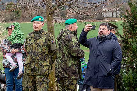 Pietní akt na počest spojeneckého pilota poručíka Billa Preddyho v Záluží 16.4.2022, foto: Lubor Mrázek