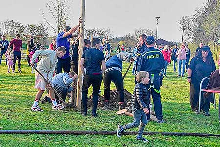 Pálení čarodějnic, Dolní Třebonín 30.4.2022, foto: Jan Švec