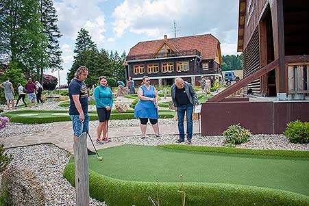 Minigolf v Resortu Olšina, 3. soutěž Třebonínského klání dvojic 11. 6. 2023, foto: Jan Švec