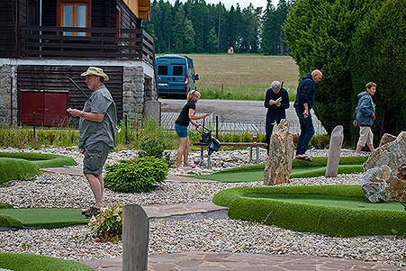 Minigolf v Resortu Olšina, 3. soutěž Třebonínského klání dvojic 11. 6. 2023, foto: Jan Švec