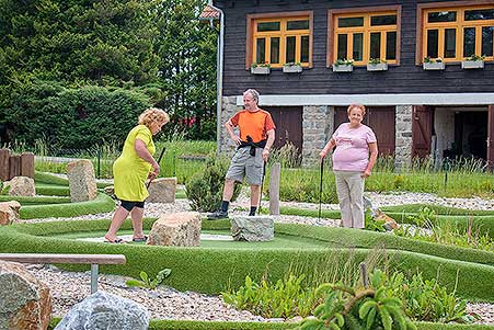 Minigolf v Resortu Olšina, 3. soutěž Třebonínského klání dvojic 11. 6. 2023, foto: Jan Švec