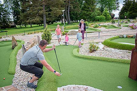 Minigolf v Resortu Olšina, 3. soutěž Třebonínského klání dvojic 11. 6. 2023, foto: Jan Švec