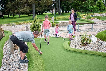 Minigolf v Resortu Olšina, 3. soutěž Třebonínského klání dvojic 11. 6. 2023, foto: Jan Švec