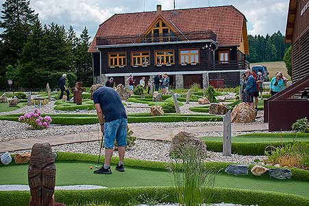 Minigolf v Resortu Olšina, 3. soutěž Třebonínského klání dvojic 11. 6. 2023, foto: Jan Švec