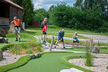 Minigolf v Resortu Olšina, 3. soutěž Třebonínského klání dvojic 11. 6. 2023, foto: Jan Švec