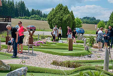 Minigolf v Resortu Olšina, 3. soutěž Třebonínského klání dvojic 11. 6. 2023, foto: Jan Švec