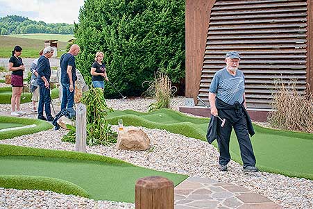 Minigolf v Resortu Olšina, 3. soutěž Třebonínského klání dvojic 11. 6. 2023, foto: Jan Švec