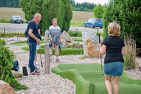 Minigolf v Resortu Olšina, 3. soutěž Třebonínského klání dvojic 11. 6. 2023, foto: Jan Švec