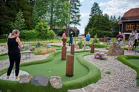 Minigolf v Resortu Olšina, 3. soutěž Třebonínského klání dvojic 11. 6. 2023, foto: Jan Švec