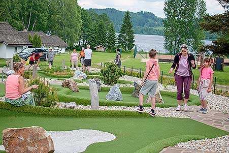 Minigolf v Resortu Olšina, 3. soutěž Třebonínského klání dvojic 11. 6. 2023, foto: Jan Švec