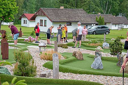 Minigolf v Resortu Olšina, 3. soutěž Třebonínského klání dvojic 11. 6. 2023, foto: Jan Švec