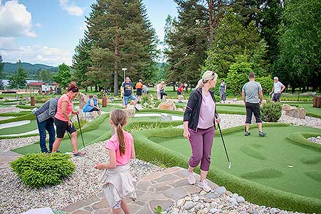 Minigolf v Resortu Olšina, 3. soutěž Třebonínského klání dvojic 11. 6. 2023, foto: Jan Švec