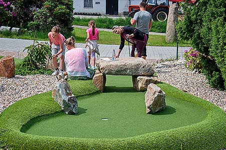 Minigolf v Resortu Olšina, 3. soutěž Třebonínského klání dvojic 11. 6. 2023, foto: Jan Švec