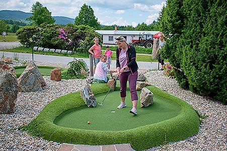 Minigolf v Resortu Olšina, 3. soutěž Třebonínského klání dvojic 11. 6. 2023, foto: Jan Švec