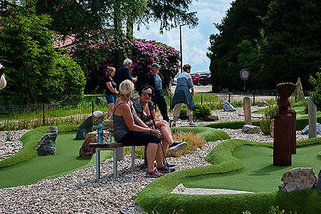 Minigolf v Resortu Olšina, 3. soutěž Třebonínského klání dvojic 11. 6. 2023, foto: Jan Švec