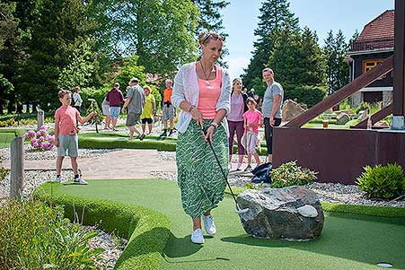 Minigolf v Resortu Olšina, 3. soutěž Třebonínského klání dvojic 11. 6. 2023, foto: Jan Švec