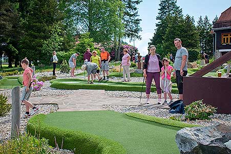 Minigolf v Resortu Olšina, 3. soutěž Třebonínského klání dvojic 11. 6. 2023, foto: Jan Švec