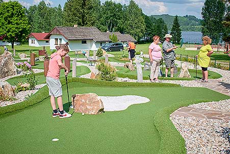 Minigolf v Resortu Olšina, 3. soutěž Třebonínského klání dvojic 11. 6. 2023, foto: Jan Švec