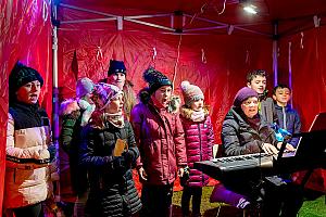 Zpívání pod vánočním stromem, Dolní Třebonín 16. prosince 2023, foto: Lubor Mrázek