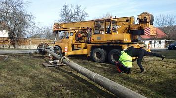 Stavba hnízda pro čápy v Zaluží 13.2.2024