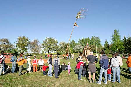 Pálení čarodějnic v obci Dolní Třebonín, 30.4.2007, foto: Lubor Mrázek