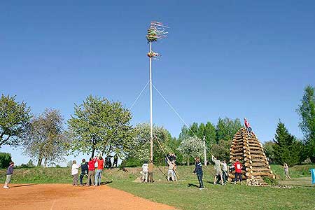 Pálení čarodějnic v obci Dolní Třebonín, 30.4.2007, foto: Lubor Mrázek