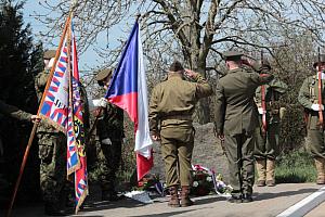 Slavnostní položení kytice k 80. výročí sestřelení amerického letce Williama R. Preddyho 12. 4. 2025