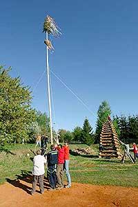 Pálení čarodějnic v obci Dolní Třebonín, 30.4.2007, foto: Lubor Mrázek