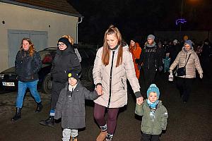 Zpívání u vánočního stromu, Dolní Třebonín 20. prosince 2025, foto: Jan Švec