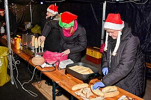 Zpívání u vánočního stromu, Dolní Třebonín 20. prosince 2025, foto: Jan Švec