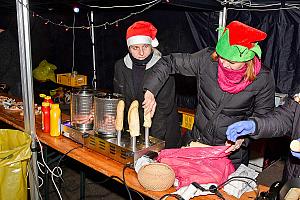 Zpívání u vánočního stromu, Dolní Třebonín 20. prosince 2025, foto: Jan Švec