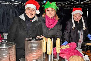 Zpívání u vánočního stromu, Dolní Třebonín 20. prosince 2025, foto: Jan Švec