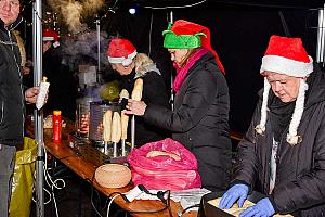 Zpívání u vánočního stromu, Dolní Třebonín 20. prosince 2025, foto: Jan Švec