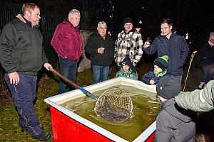 Zpívání u vánočního stromu, Dolní Třebonín 20. prosince 2025, foto: Jan Švec