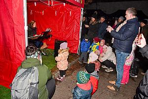 Zpívání u vánočního stromu, Dolní Třebonín 20. prosince 2025, foto: Jan Švec