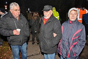 Zpívání u vánočního stromu, Dolní Třebonín 20. prosince 2025, foto: Jan Švec