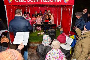 Zpívání u vánočního stromu, Dolní Třebonín 20. prosince 2025, foto: Jan Švec