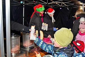 Zpívání u vánočního stromu, Dolní Třebonín 20. prosince 2025, foto: Jan Švec